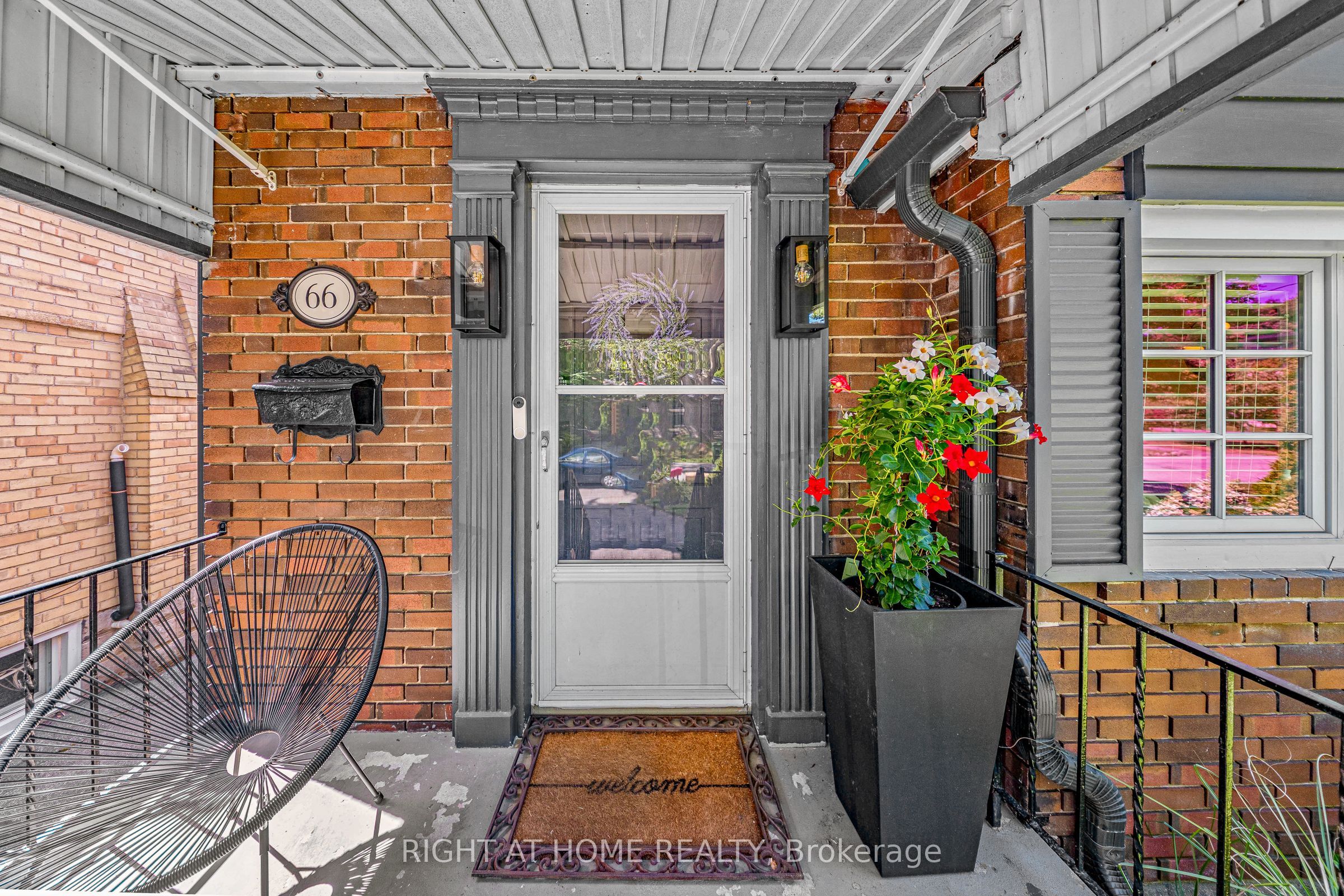 66 CLIVEDEN Avenue