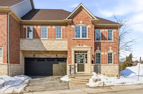 300 Ravineview Way 34 Oakville ON L6H 7J1