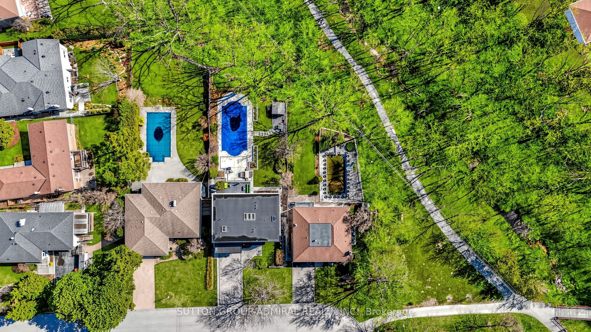 33 Thorny Brae Drive