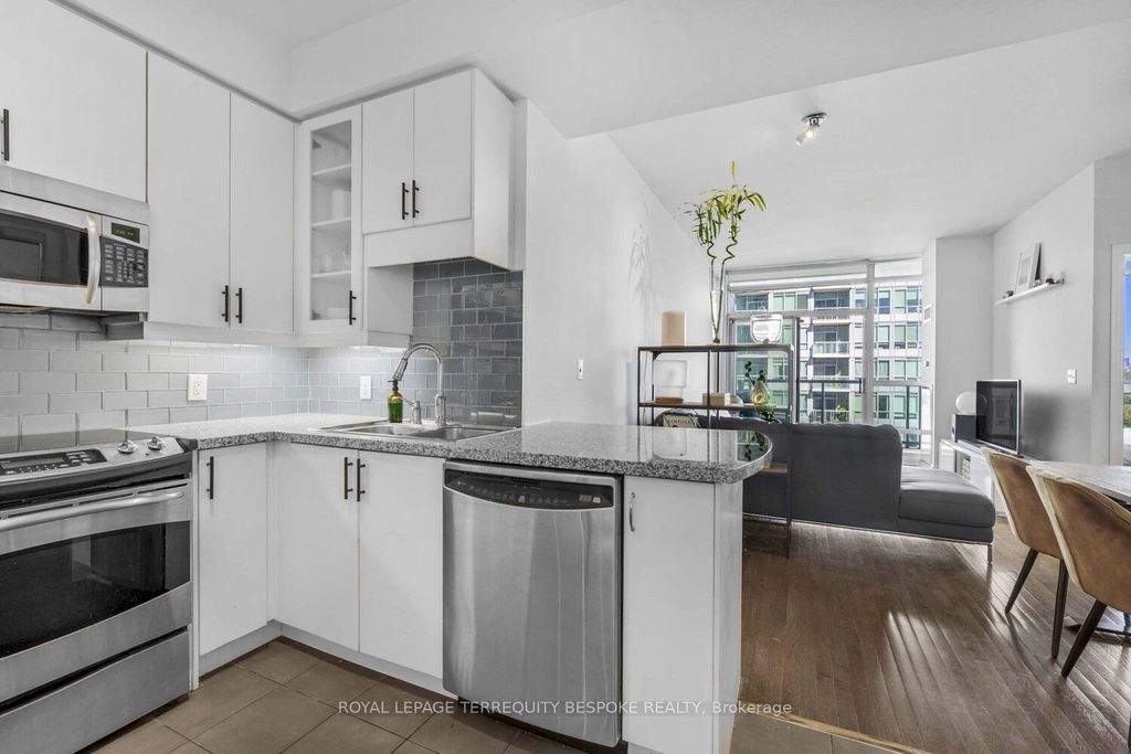 Photo of 1910 Lake Shore Blvd Boulevard W #906, Toronto, ON M6S 1A2 (MLS # W12438792)