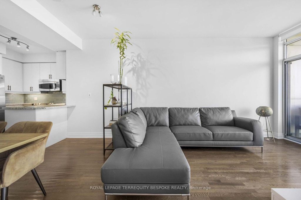 Photo of 1910 Lake Shore Blvd Boulevard W #906, Toronto, ON M6S 1A2 (MLS # W12438792)