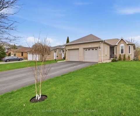 42 Jackson Court W Welland ON L3C 7G2