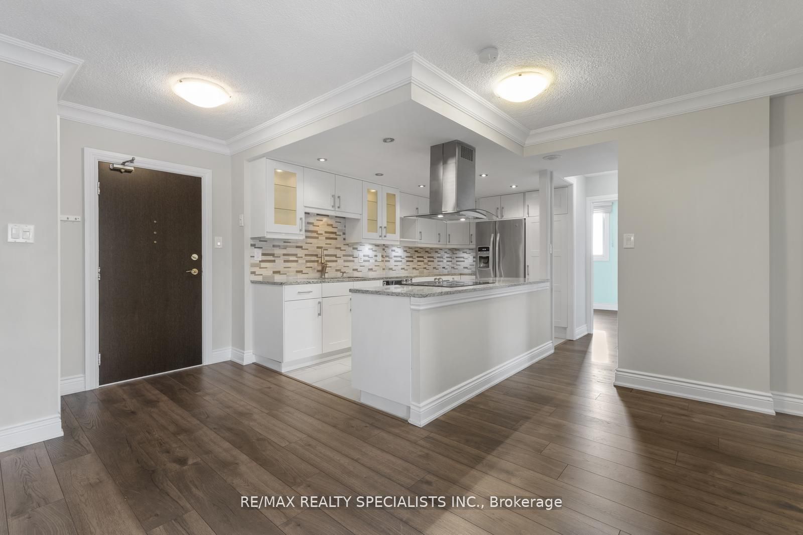 820 Burnhamthorpe Road 803