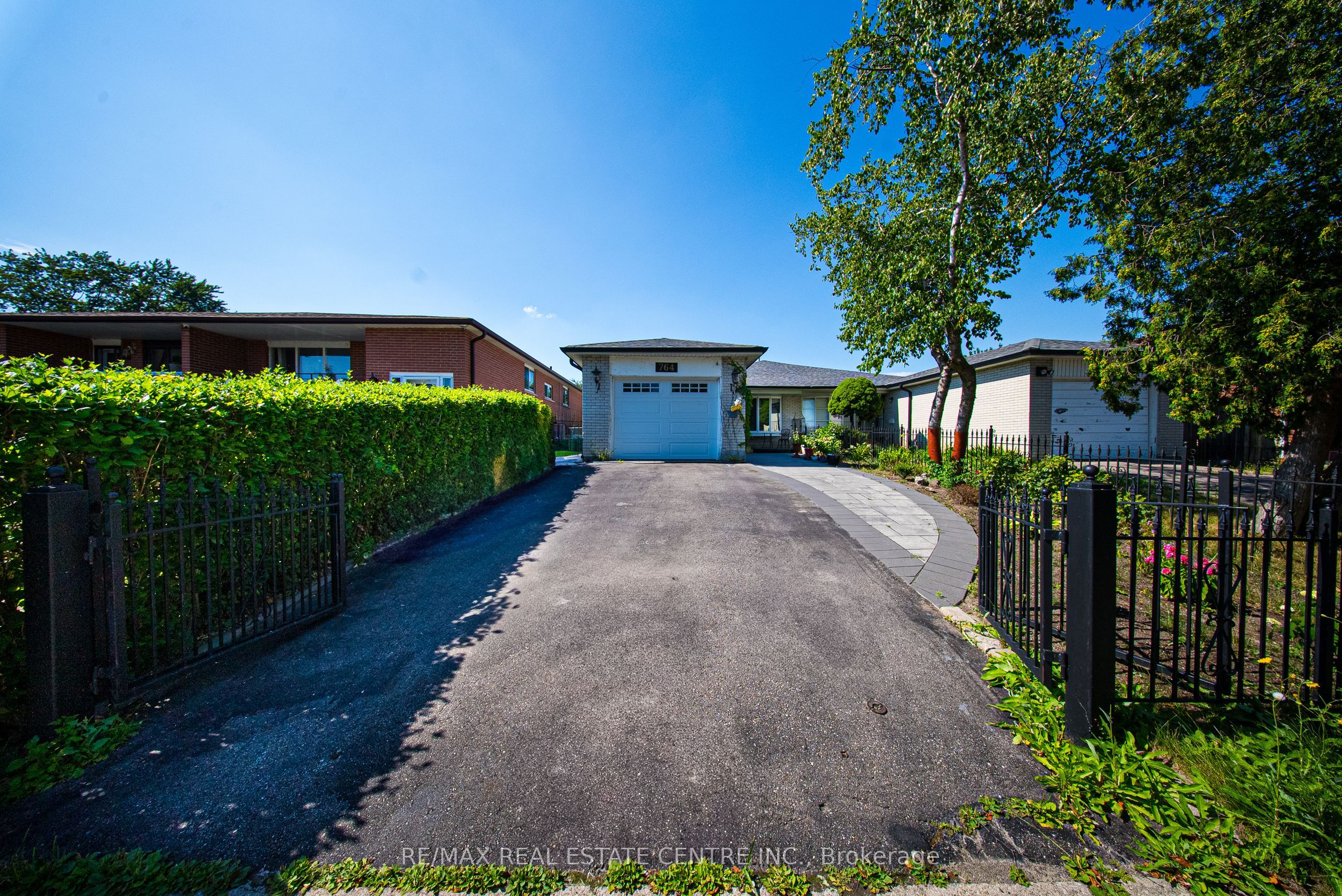 764 Eaglemount Crescent