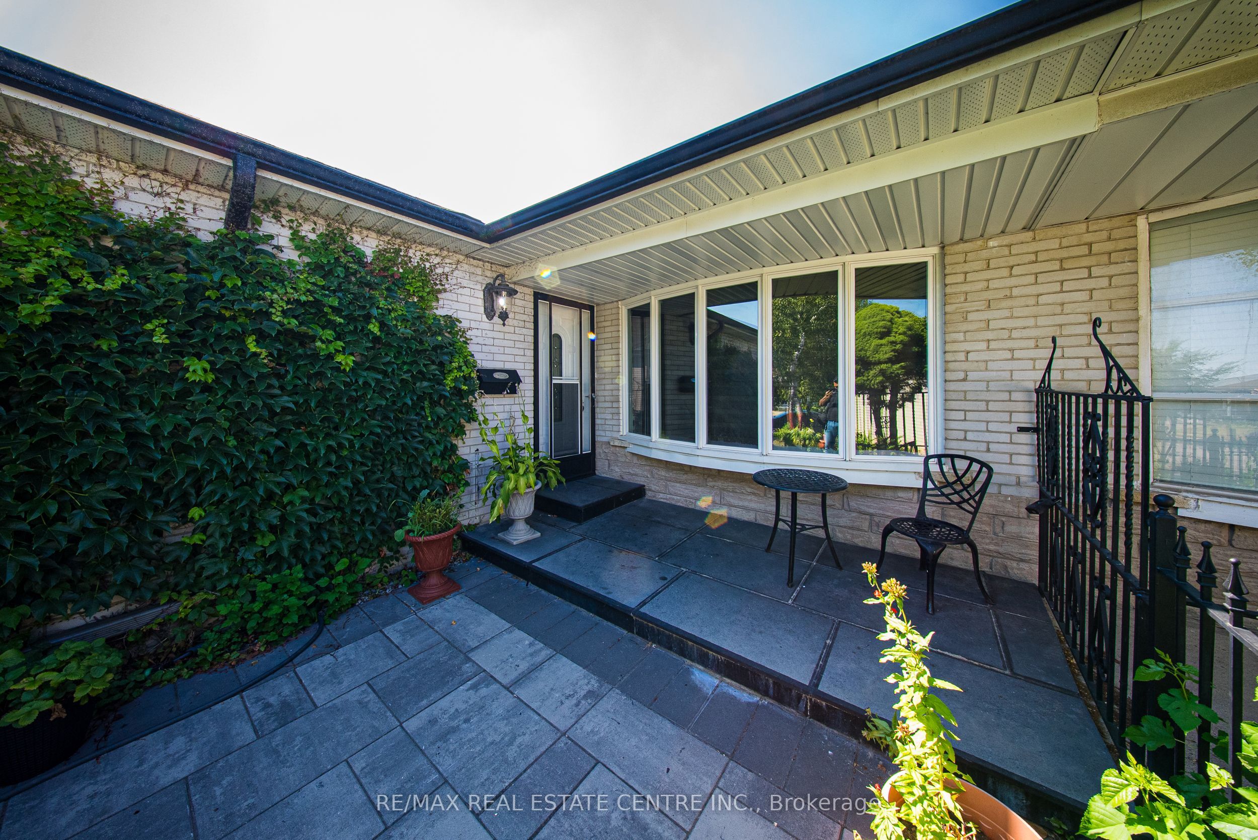 764 Eaglemount Crescent