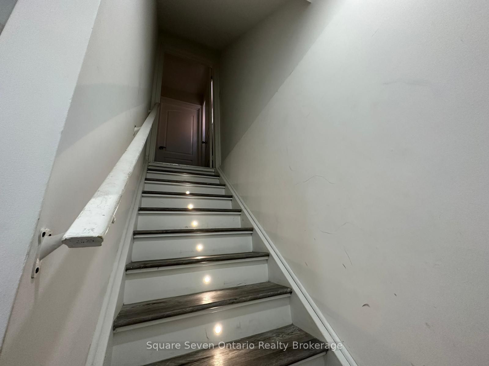 16 Napoleon Crescent ( lower level )