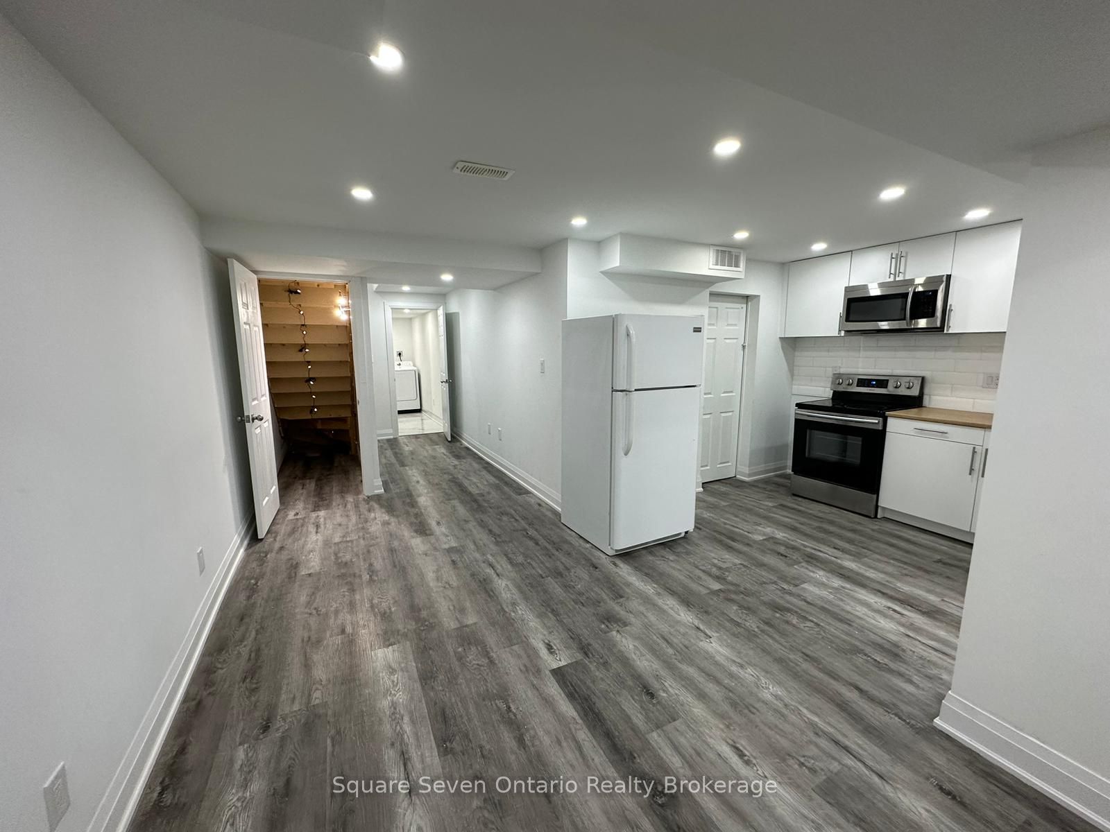 16 Napoleon Crescent ( lower level )