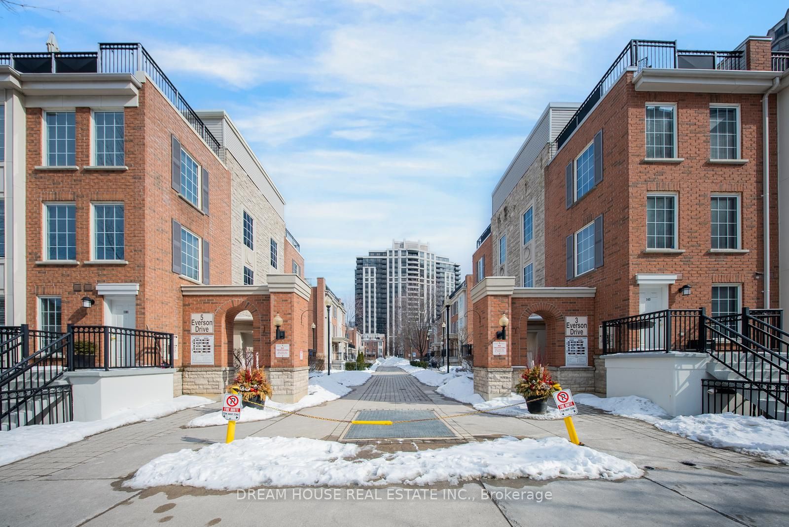 Photo 1 of 20 — 5 Everson Drive 1008, Toronto, ON M2N 7C3