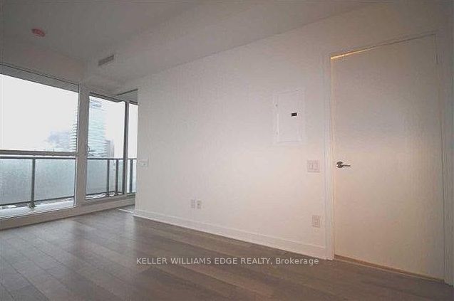 290 Adelaide Street W 2709