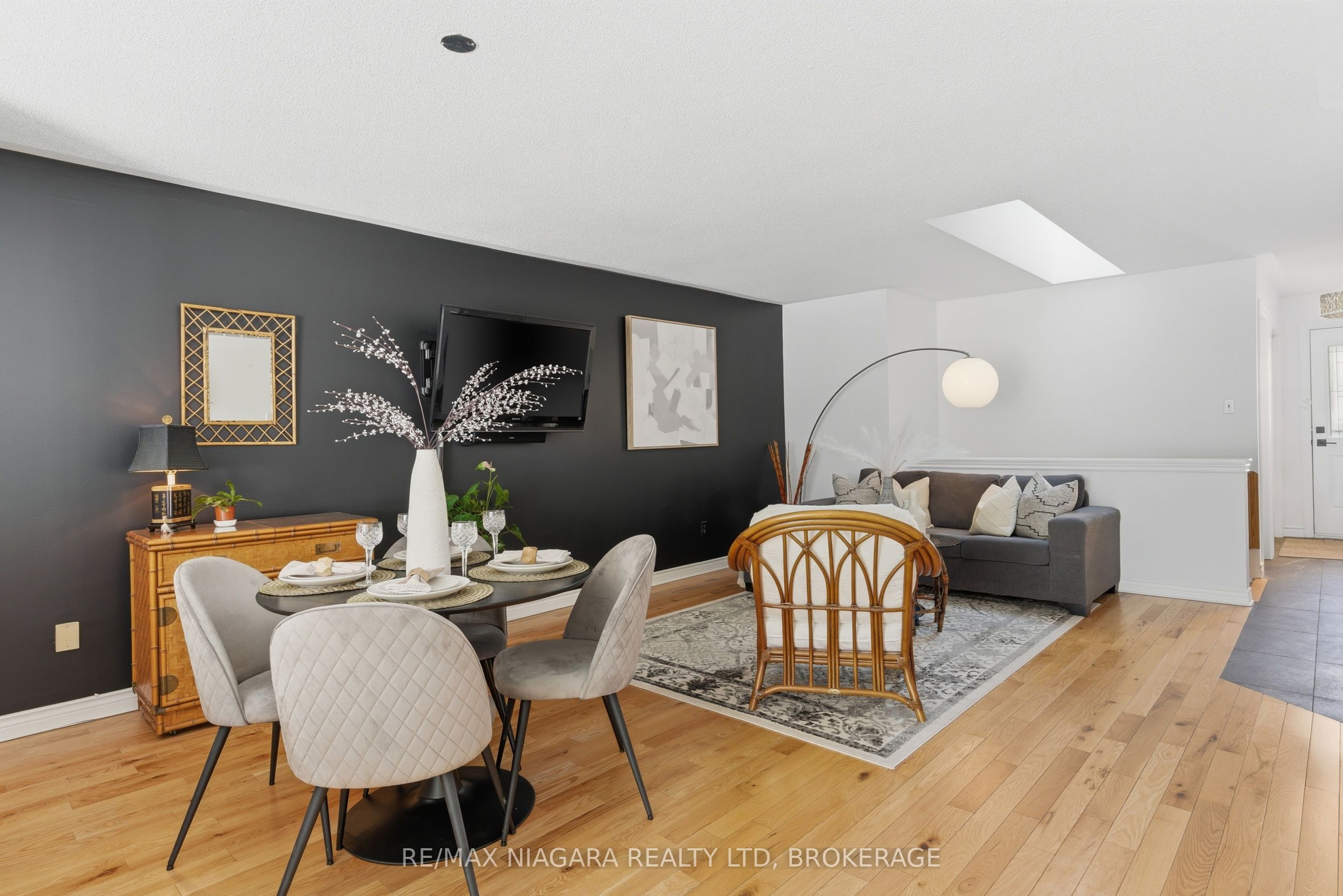 165 Main Street E 14