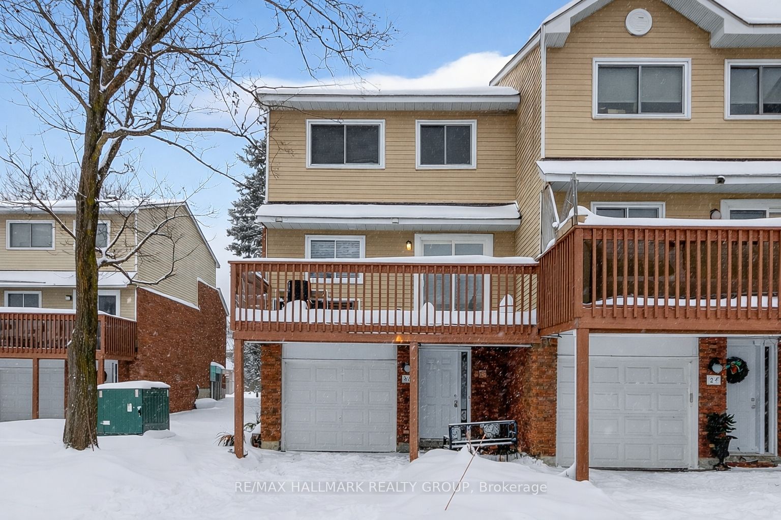 Photo 1 of 40 — 86 Esterlawn Private 7, McKellar Heights - Glabar Park and Area, ON K2A 4C1