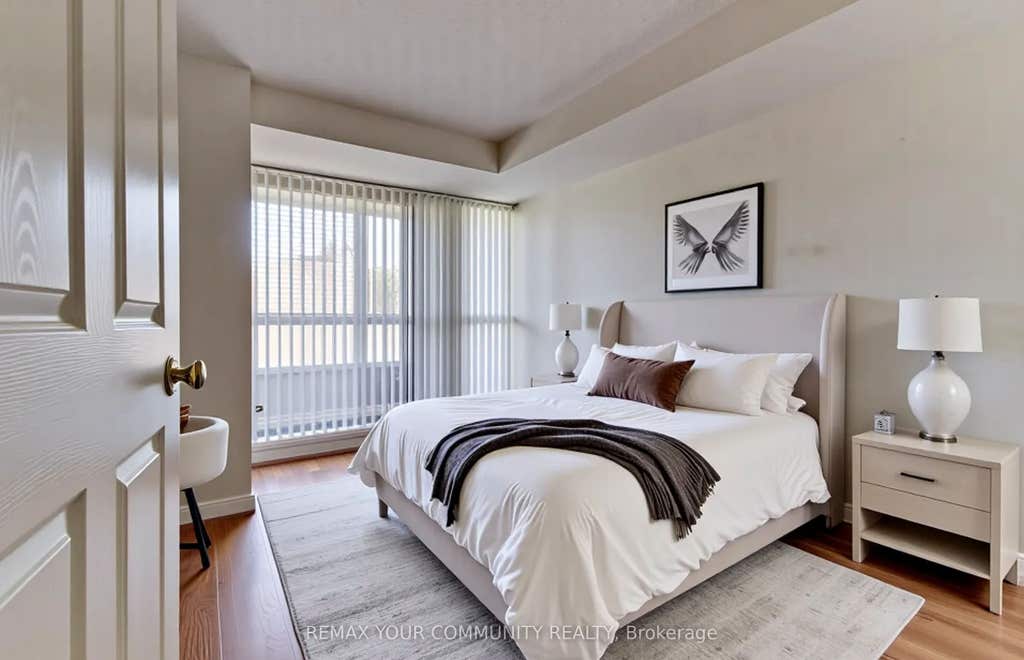 Photo of 889 Bay Street #512, Toronto, ON M5S 3K5 (MLS # C13476764)