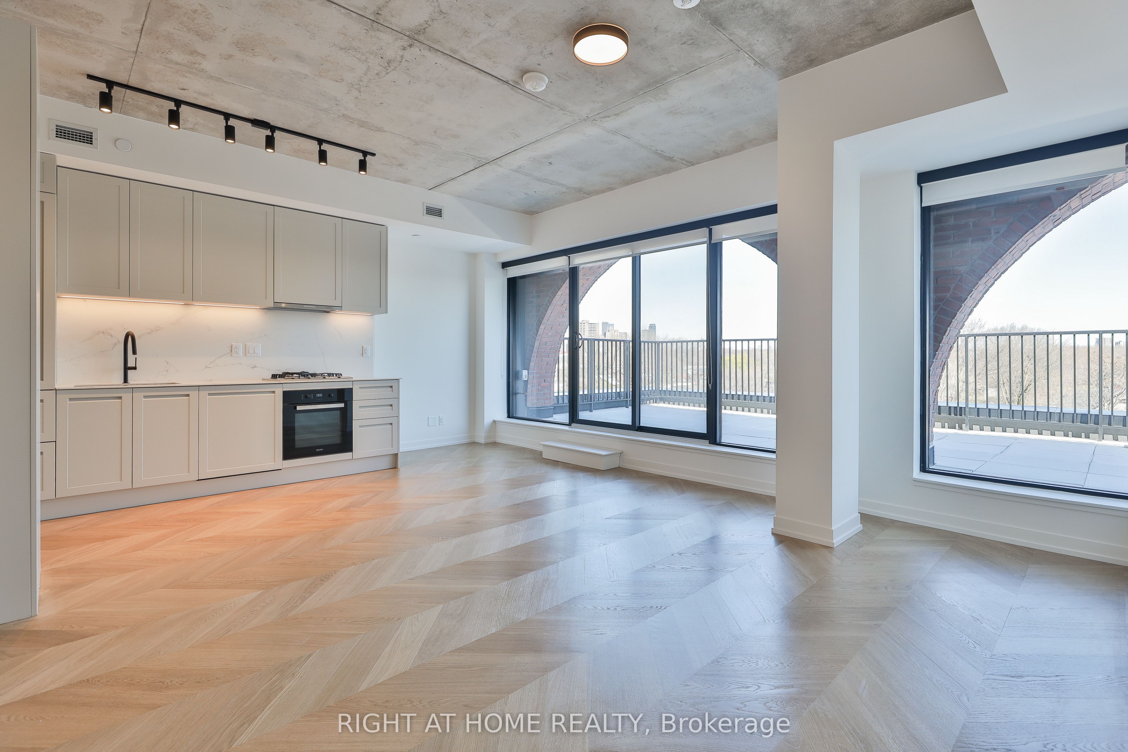 761 Queen Street E 602