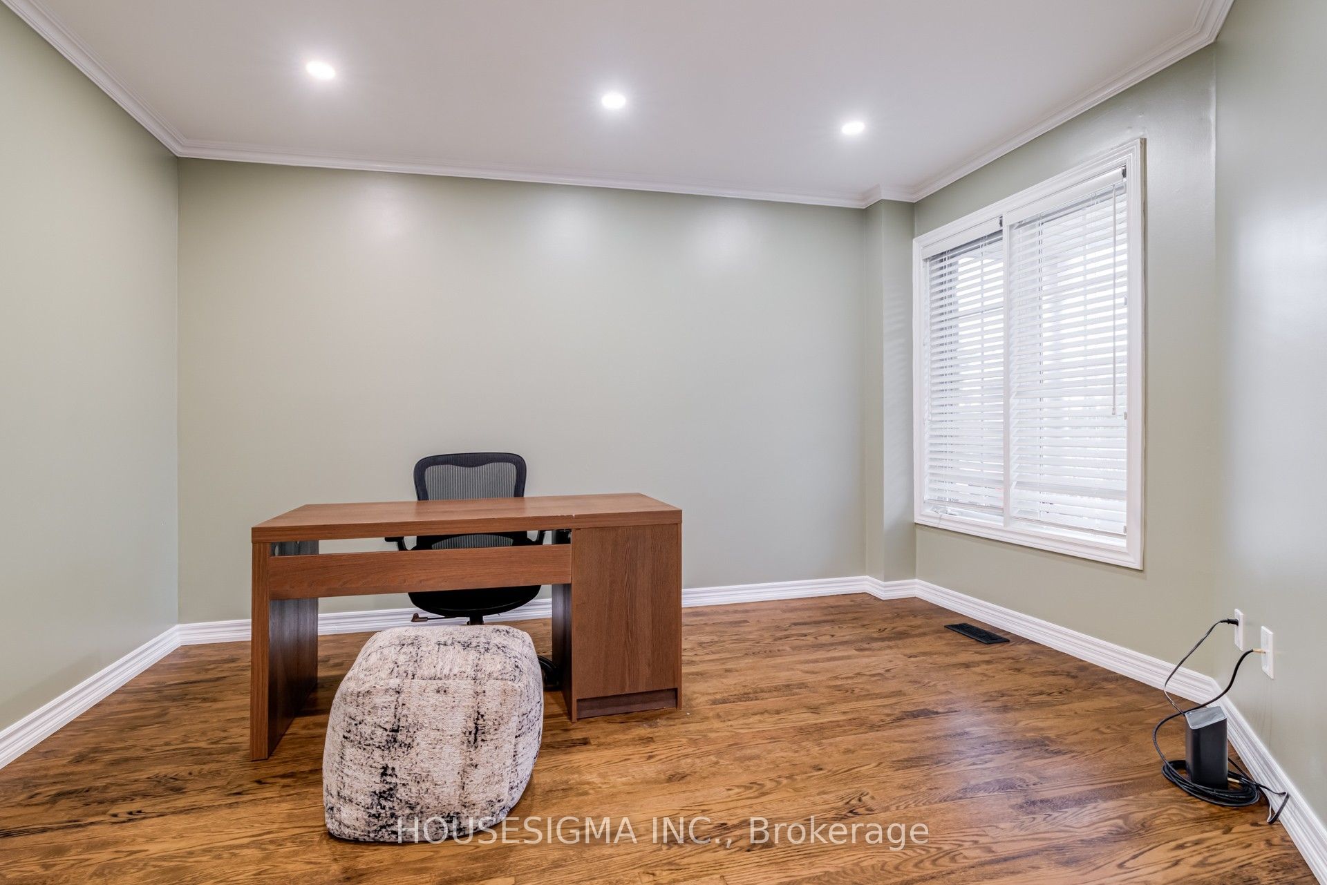 1475 Ravensmoor Crescent