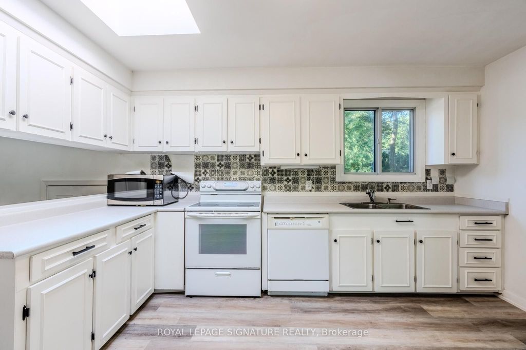 Photo of 18 Greengate Road, Toronto, ON M3B 1E8 (MLS # C12357102)
