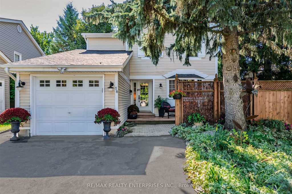 Photo of 18 Blueridge Square, Brampton, ON L6Z 1A1 (MLS # W12457639)