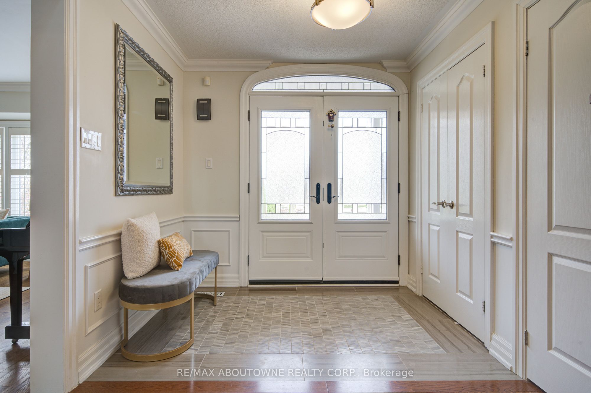 1328 King Henry Court