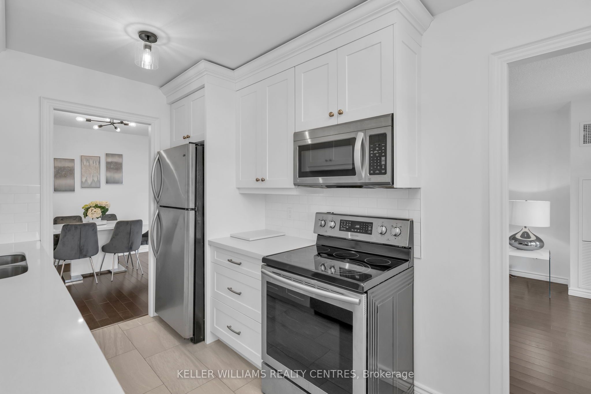 7811 Yonge Street 407