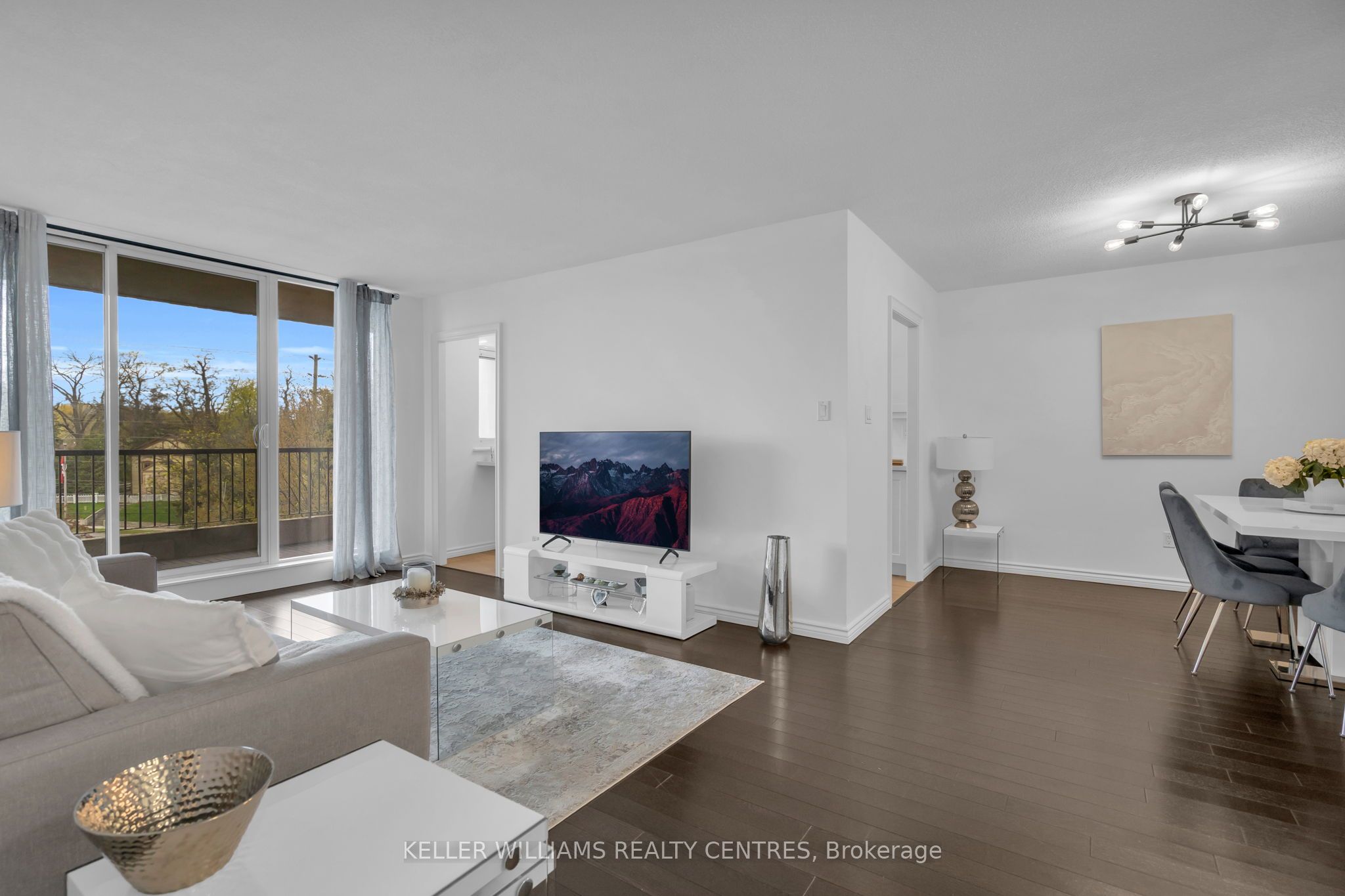 7811 Yonge Street 407
