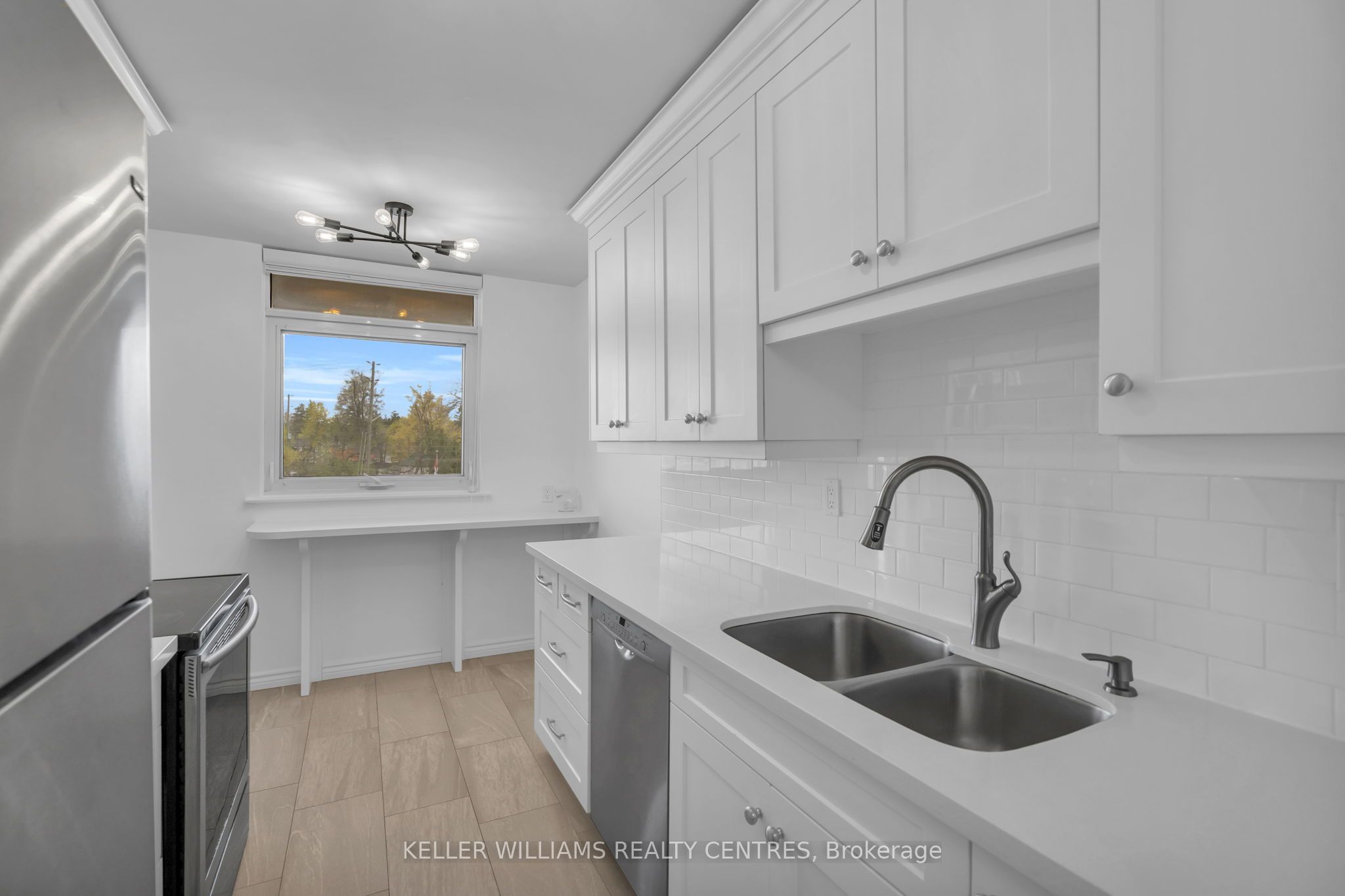 7811 Yonge Street 407