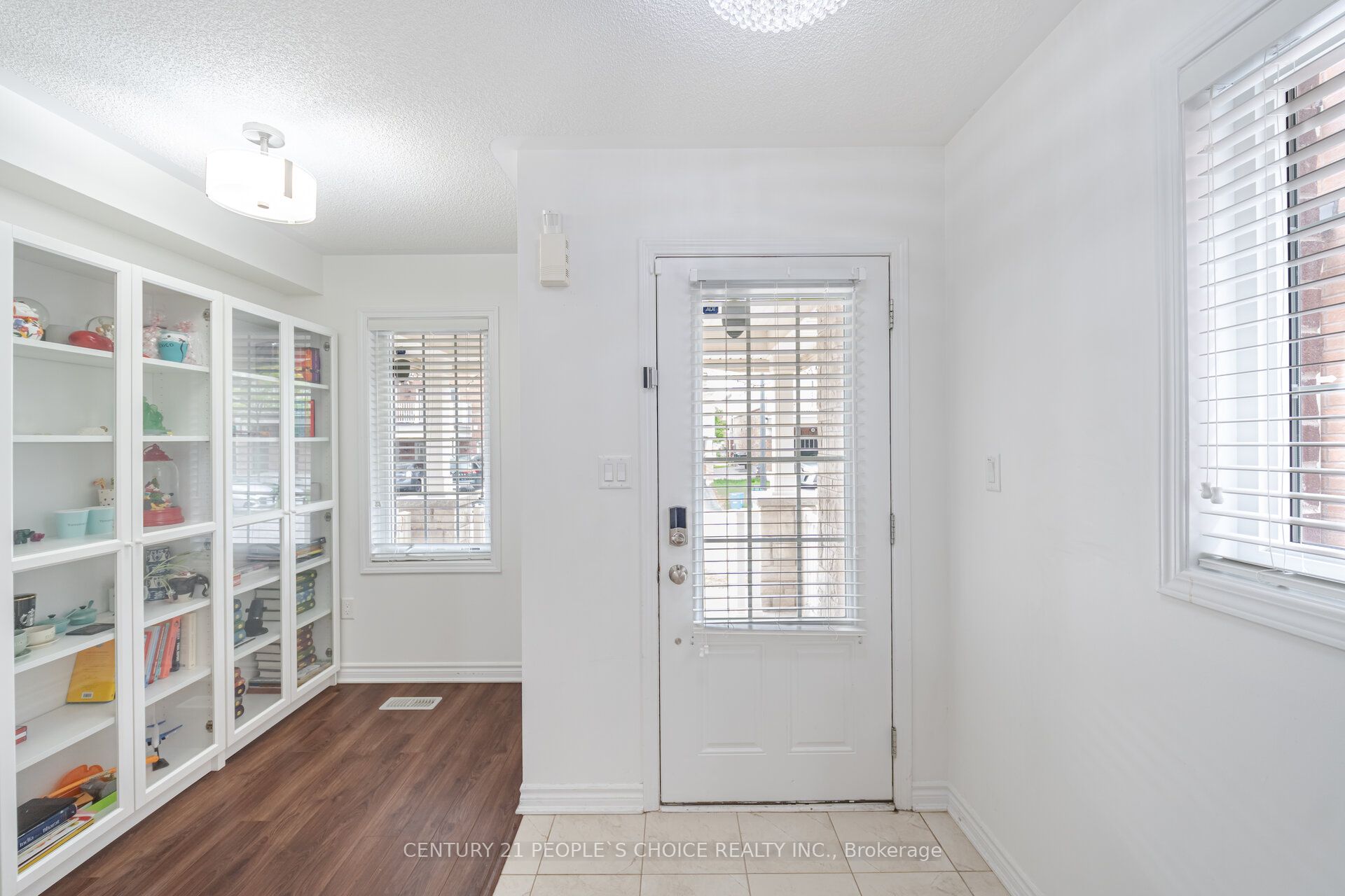 289 REIS Place