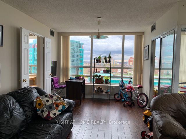 50 Kingsbridge Garden Circle 811