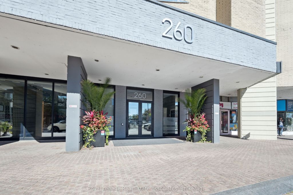 Photo of 260 Queens Quay W #1004, Toronto, ON M5J 2N3 (MLS # C12451599)