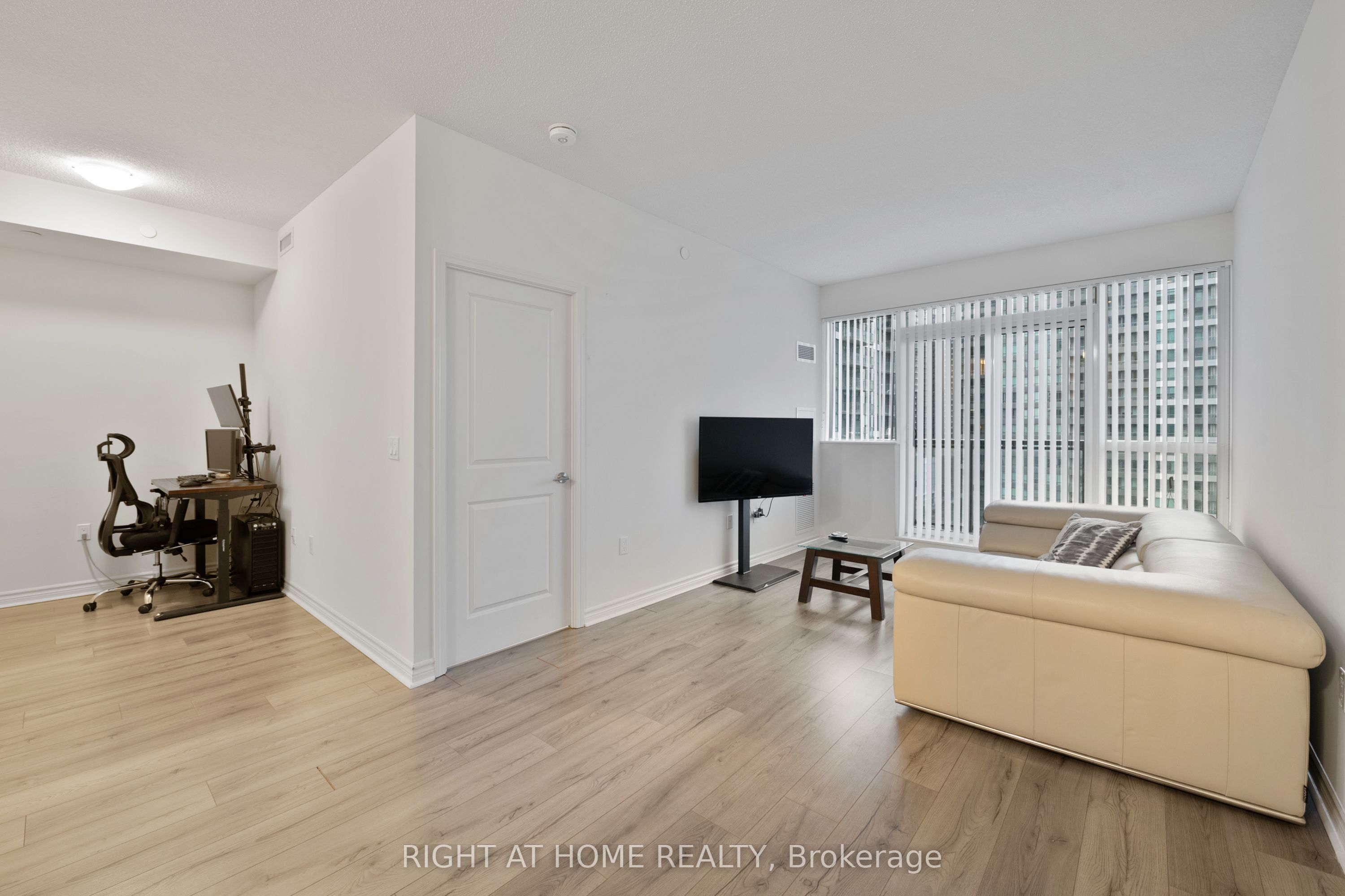 349 Rathburn Road 1508