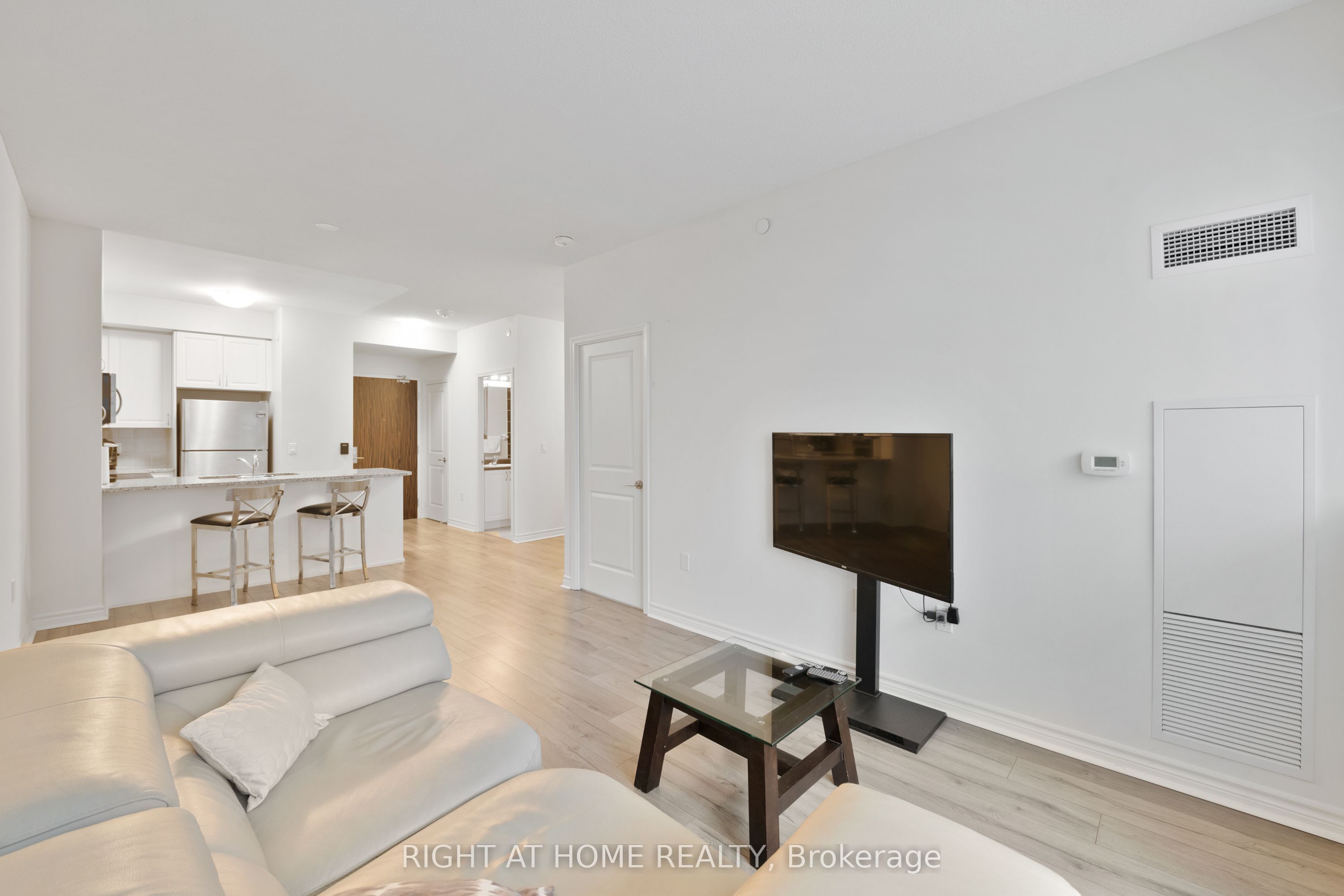 349 Rathburn Road 1508