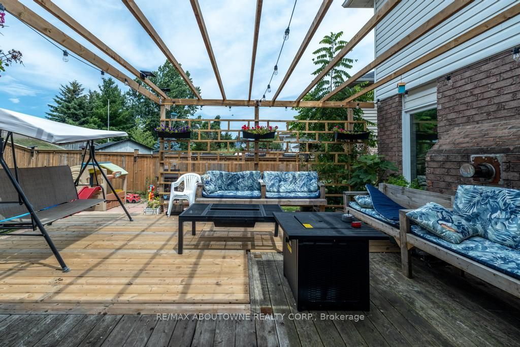 Photo of 14 SABLE Drive, Hamilton, ON L9K 1K9 (MLS # X12906550)