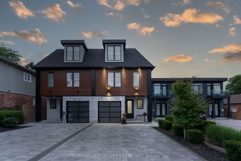 11A Maple Avenue N Mississauga ON L5H 2R9