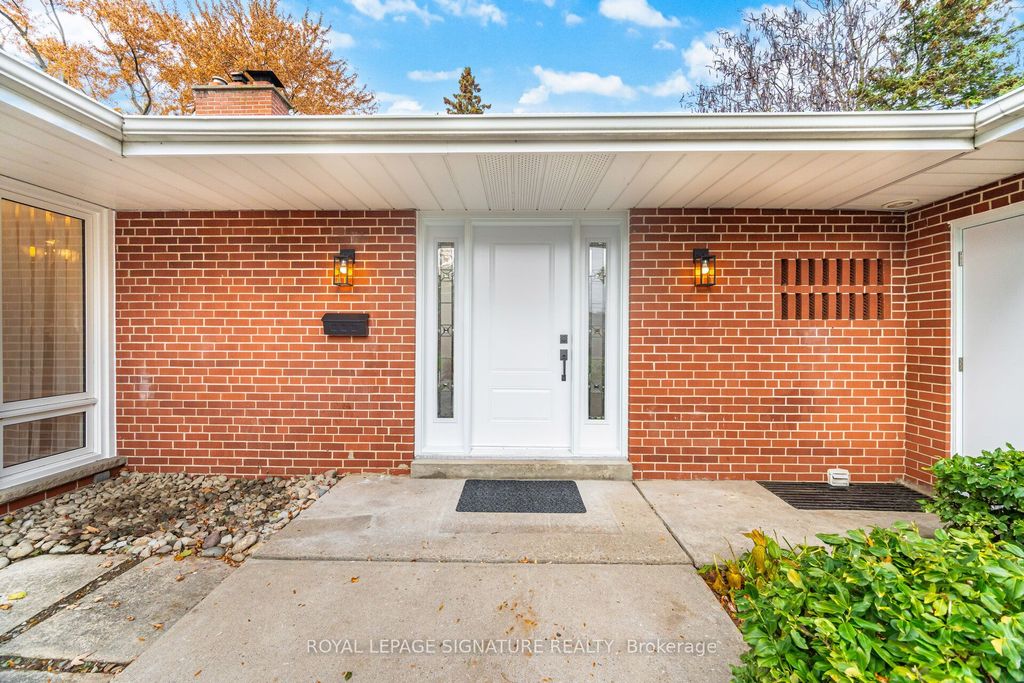 Photo of 14 Echo Valley Ridge, Toronto, ON M9B 2B3 (MLS # W12559648)