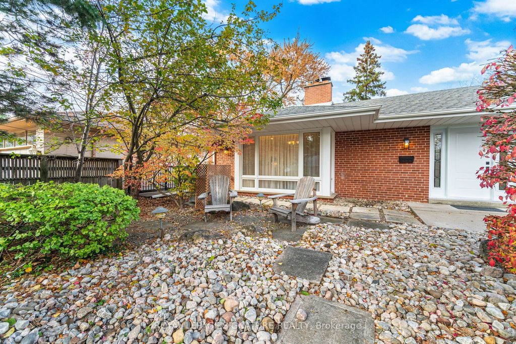 Photo of 14 Echo Valley Ridge, Toronto, ON M9B 2B3 (MLS # W12559648)