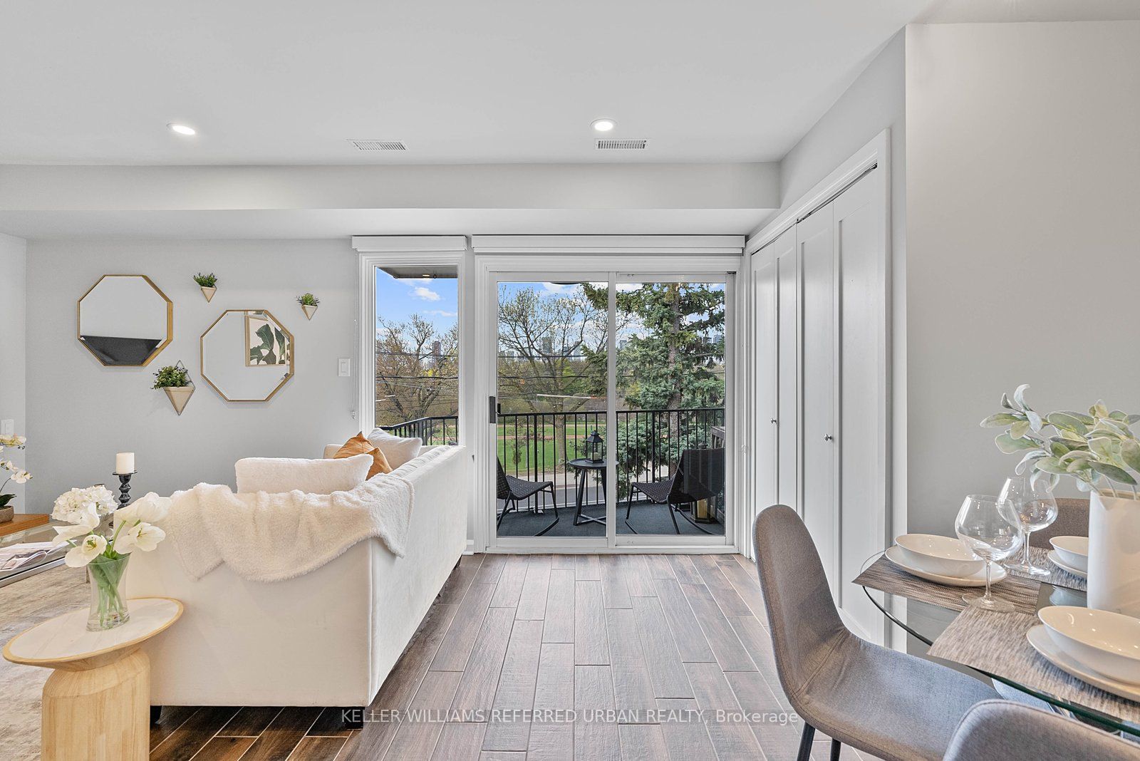 2 Withrow Avenue 4