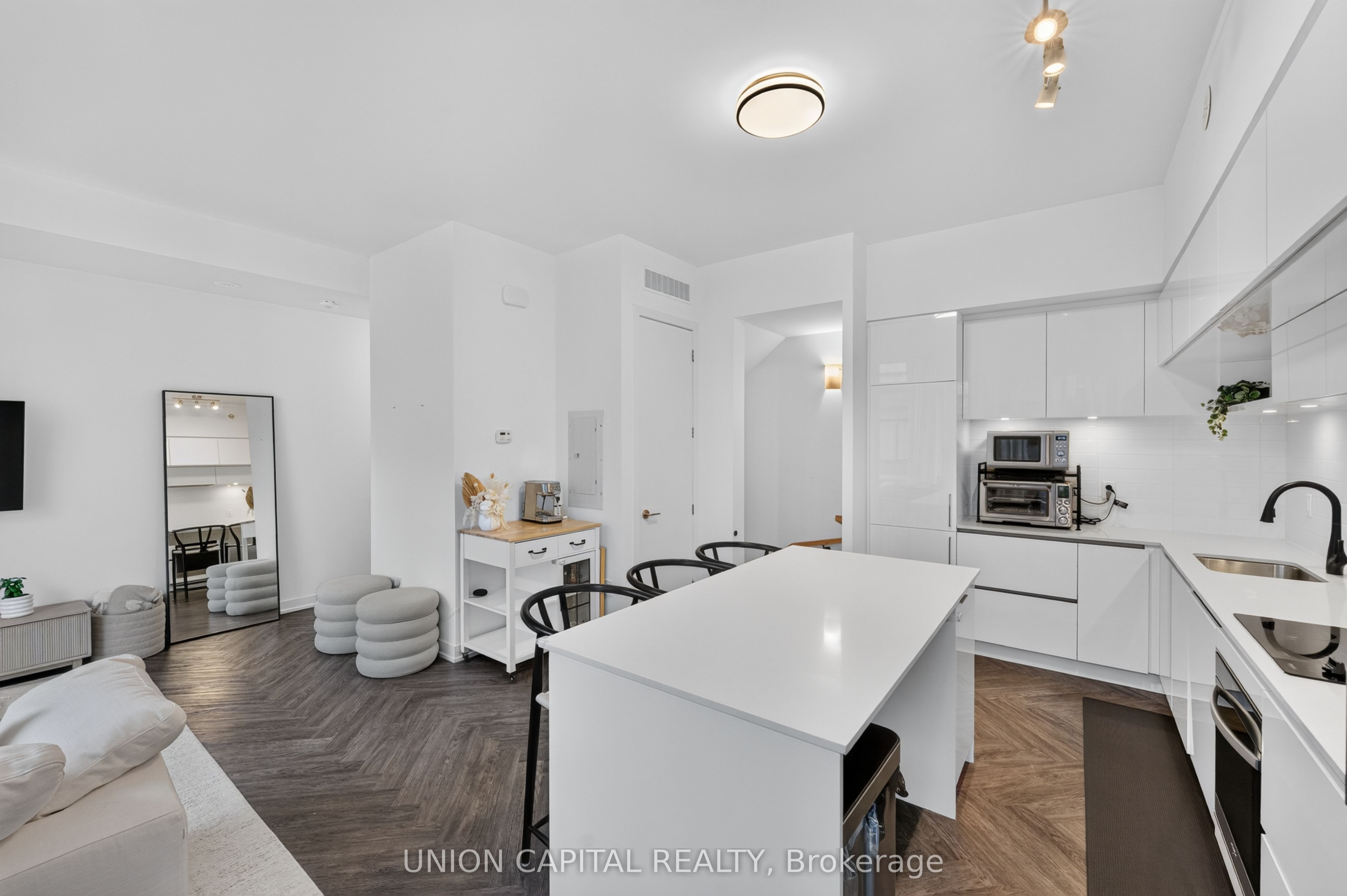 8 David Eyer Road 1227