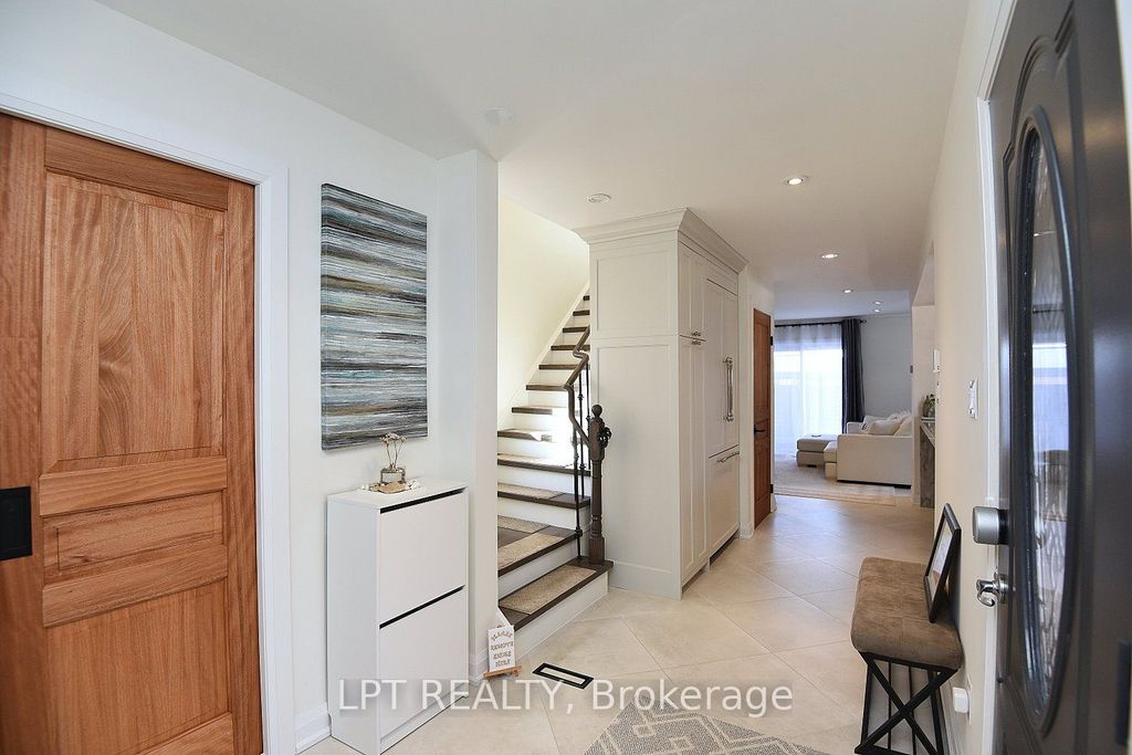 Photo of 2 Leora Court, Richmond Hill, ON L4C 7N5 (MLS # N12679036)
