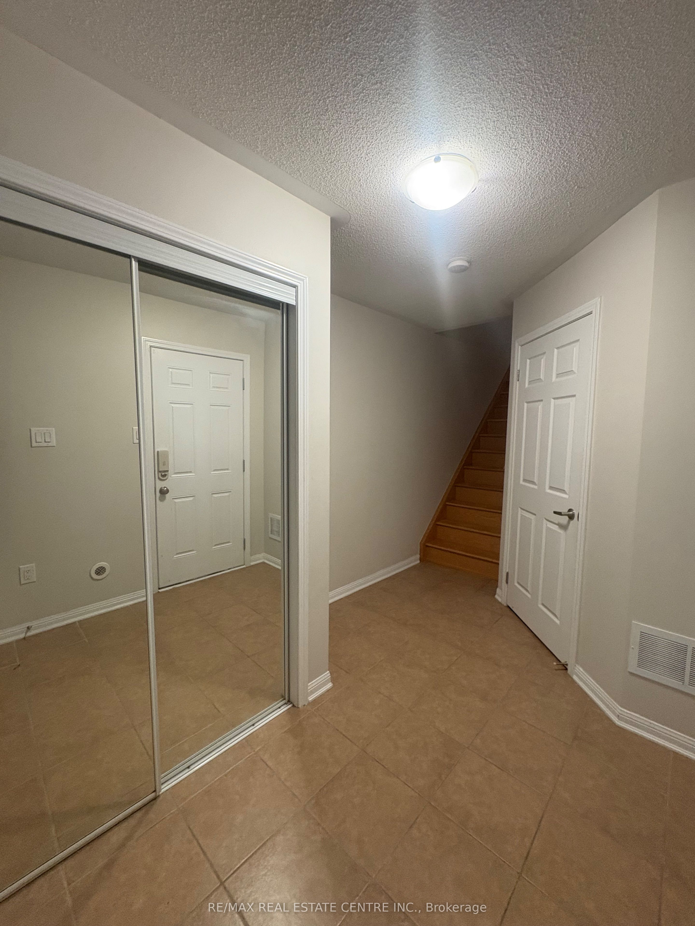 271 Woodley Crescent S