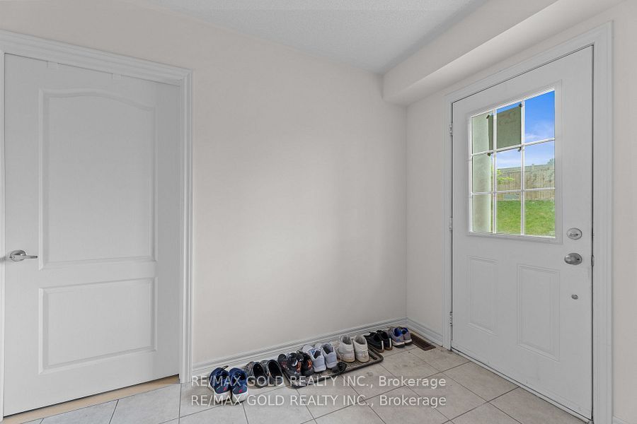 10 Porter Avenue W 25