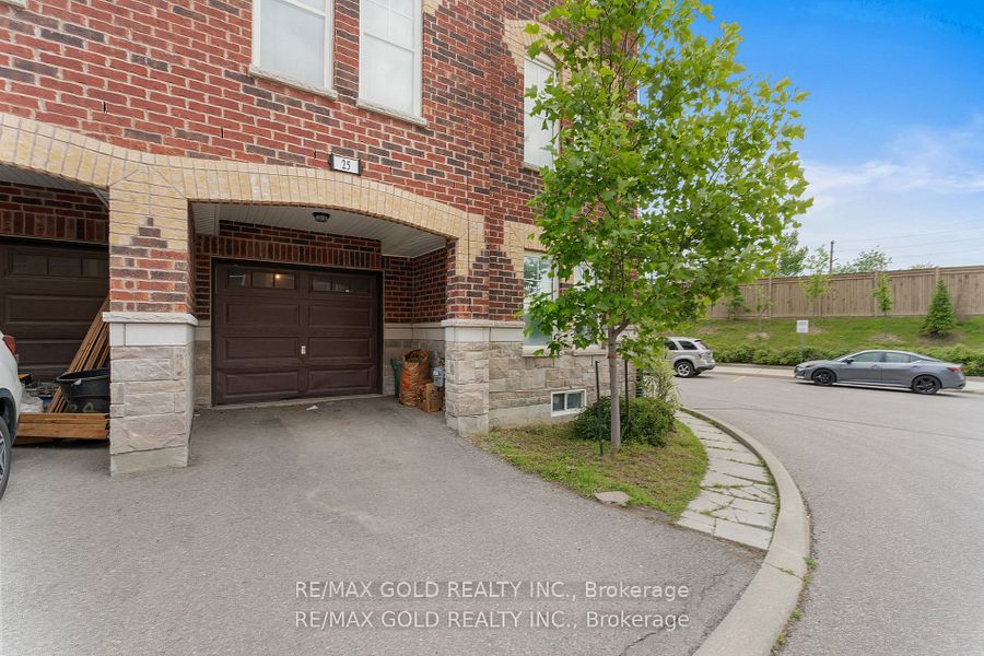 10 Porter Avenue W 25