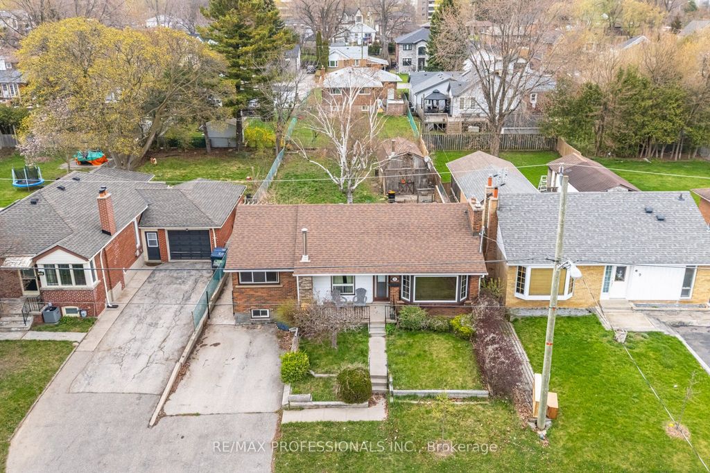 Photo of 11 Jeanette Street, Toronto, ON M1M 3G2 (MLS # E12462385)