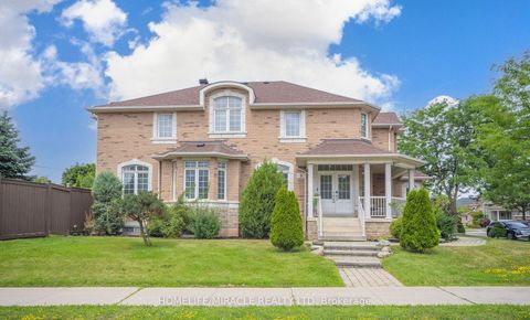 2 Roycrest Street Brampton ON L6Z 4P5