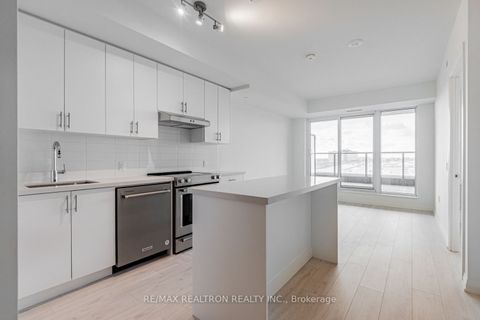 Property photo of 8960 jane street 230, vaughan, ON l4k 2m9
