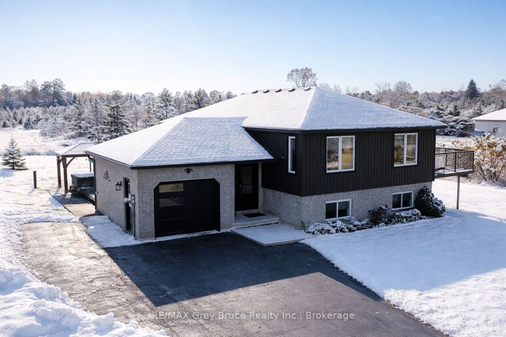 Photo of 200050 10 Side Road, Georgian Bluffs, ON N0H 2K0 (MLS # X12438049)