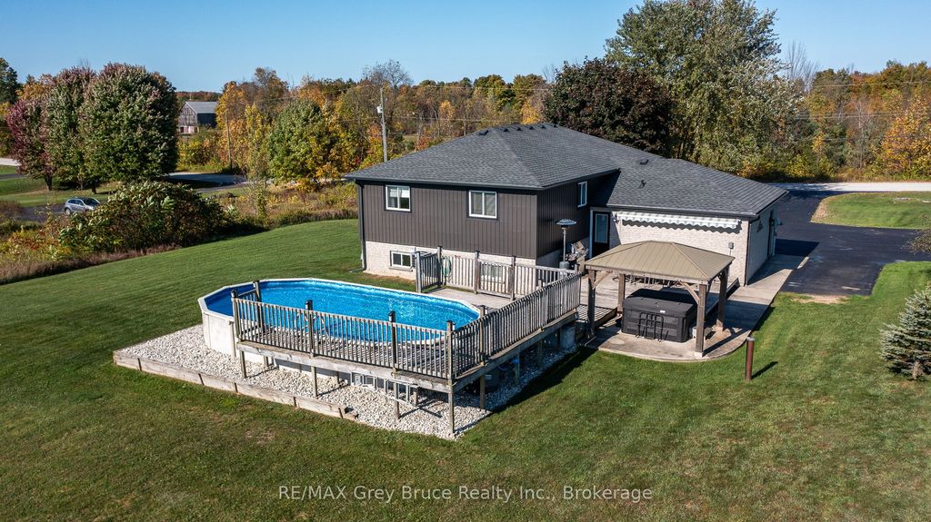 Photo of 200050 10 Side Road, Georgian Bluffs, ON N0H 2K0 (MLS # X12438049)