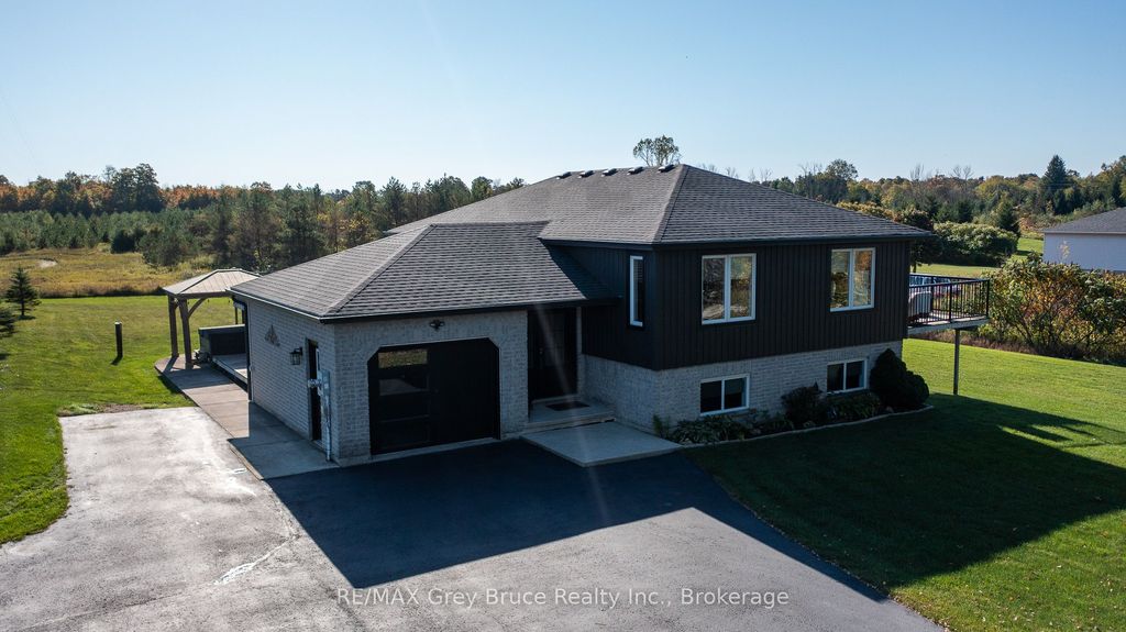 Photo of 200050 10 Side Road, Georgian Bluffs, ON N0H 2K0 (MLS # X12438049)