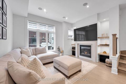 15 Lunar Crescent 81 Mississauga ON L5M 2R6