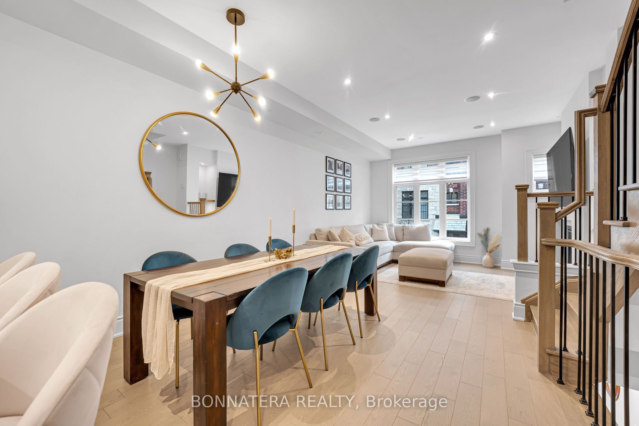 15 Lunar Crescent 81