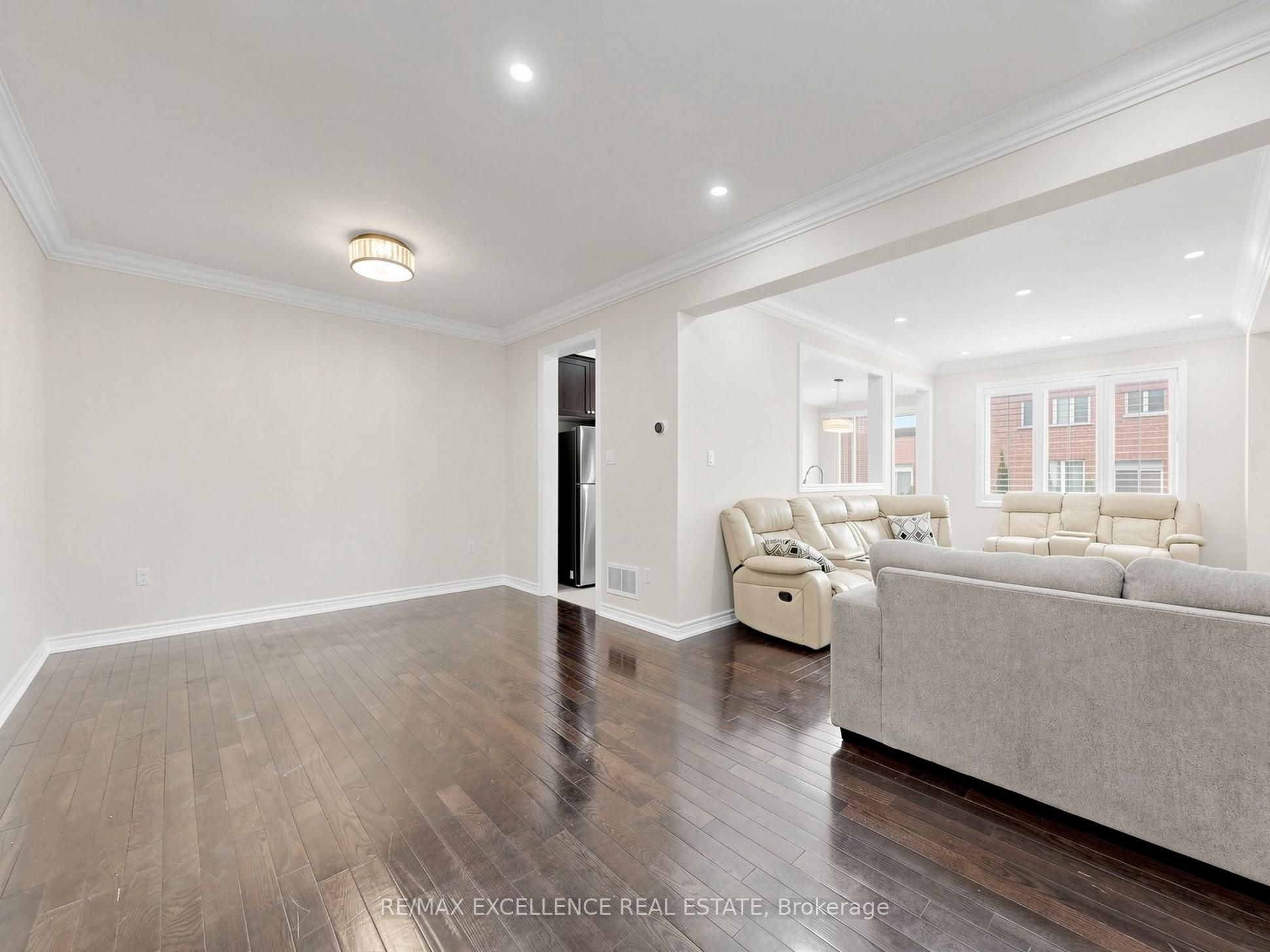 61 Campwood Crescent