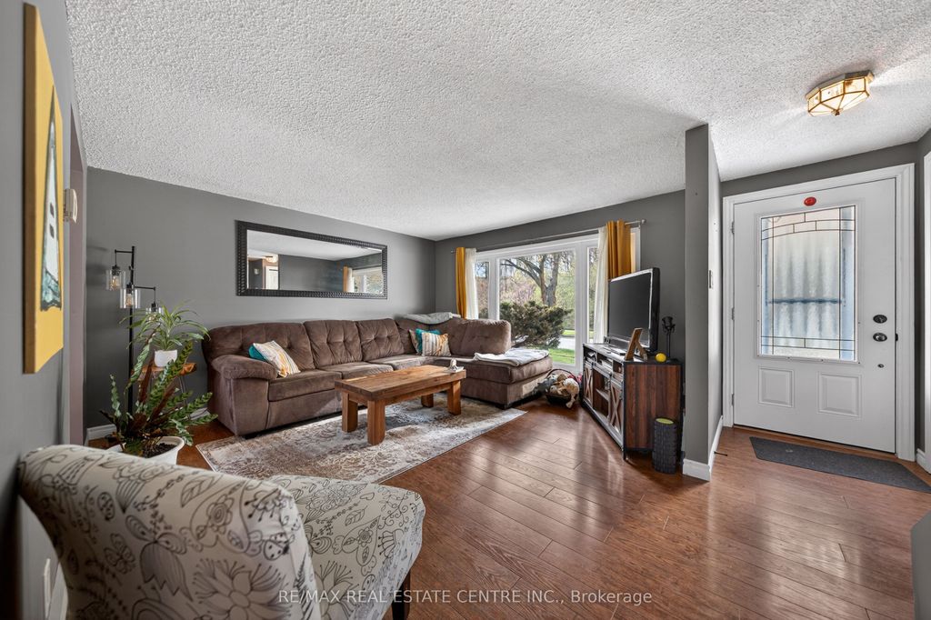 Photo of 195 OLD CARRIAGE Drive, Kitchener, ON N2P 1H5 (MLS # X13099862)