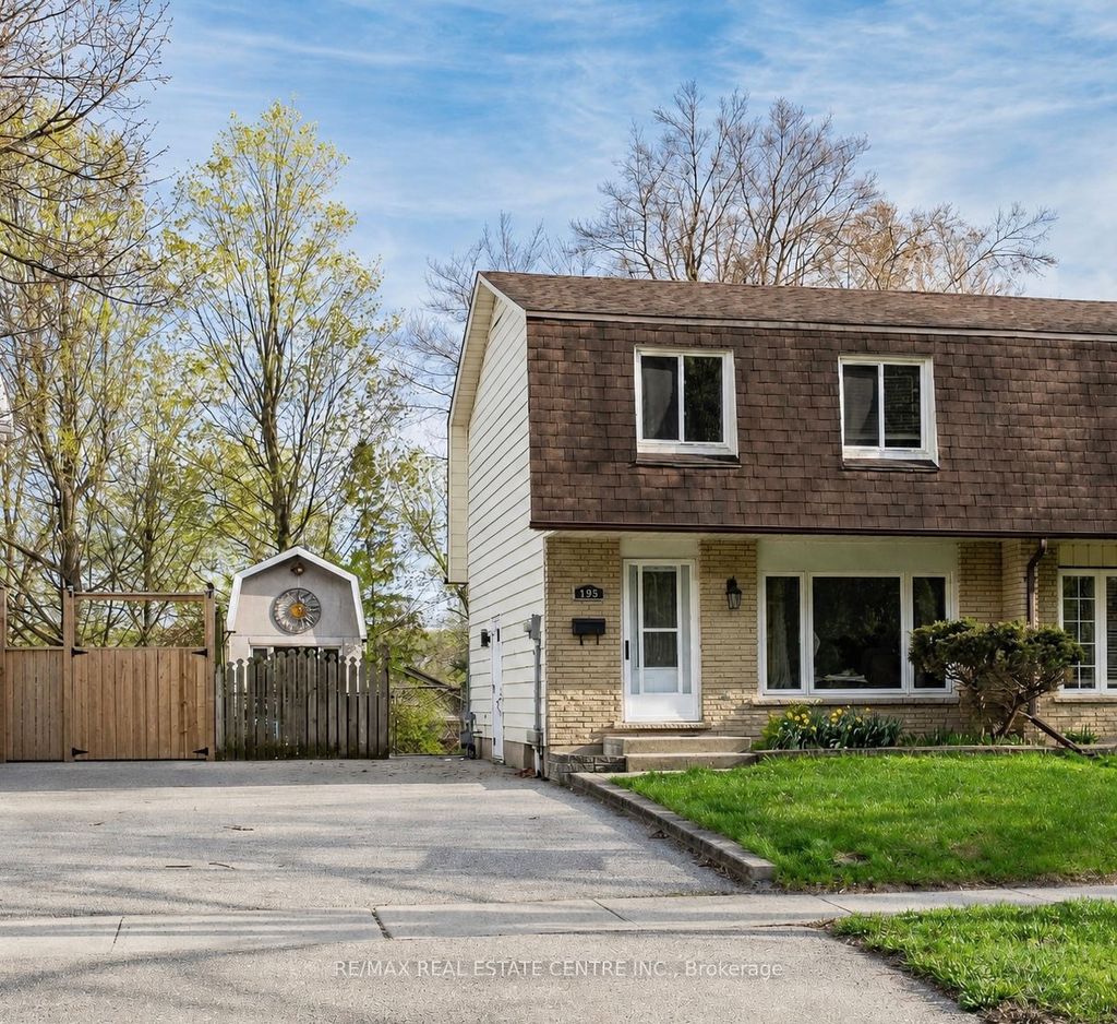 Photo of 195 OLD CARRIAGE Drive, Kitchener, ON N2P 1H5 (MLS # X13099862)